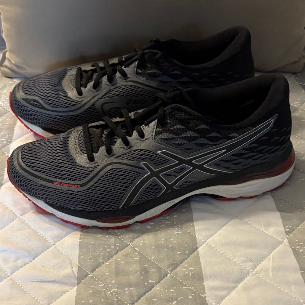 ASICS Men's Gray and Red Athletic Shoes Gel Cummulus